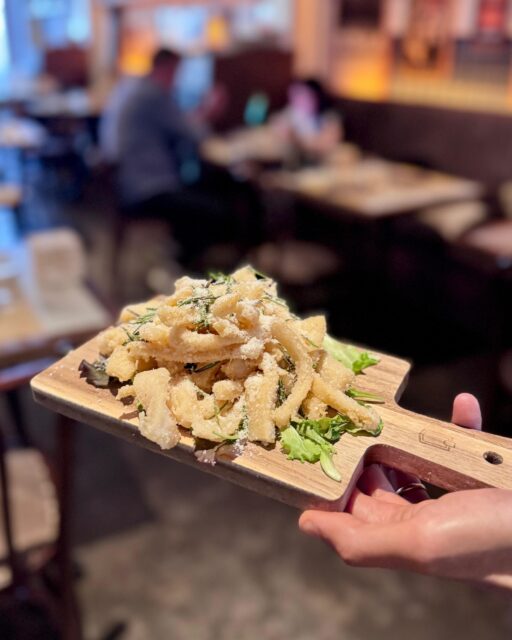 🔝L’avete mai mangiata la trippa fritta? Croccante, per niente unta, golosissima: a noi piace con una spruzzata di pecorino romano e un po’ di rosmarino. La morte sua.