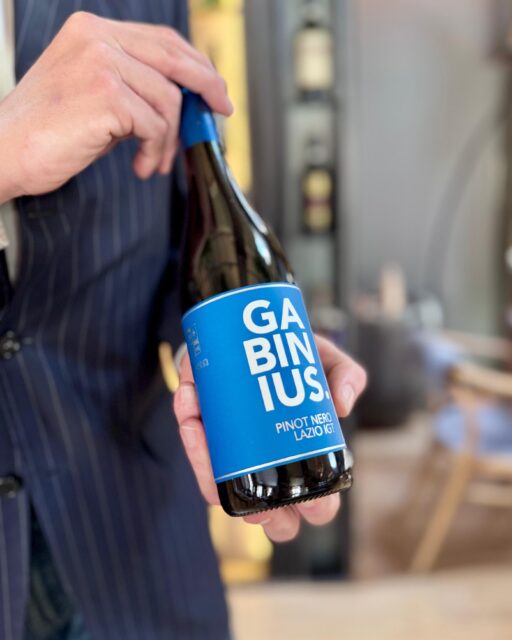 🍷 Sì ma, che si beve? Da Frezza trovi una bella selezione di vini laziali, italiani, francesi e non solo, per tutti i gusti e le esigenze.
🍾 Non vi lasciamo a bocca asciutta!